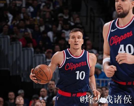 贡献有限!波格丹全场出战19分钟,6投2中得到7分3篮板3助攻 贡献有限!波格丹全场出战19分钟,6投2中得到7分3篮板3助攻