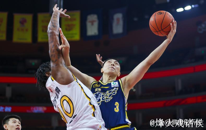 莫兰德22+10辽宁大胜四川 原帅21分山西胜吉林